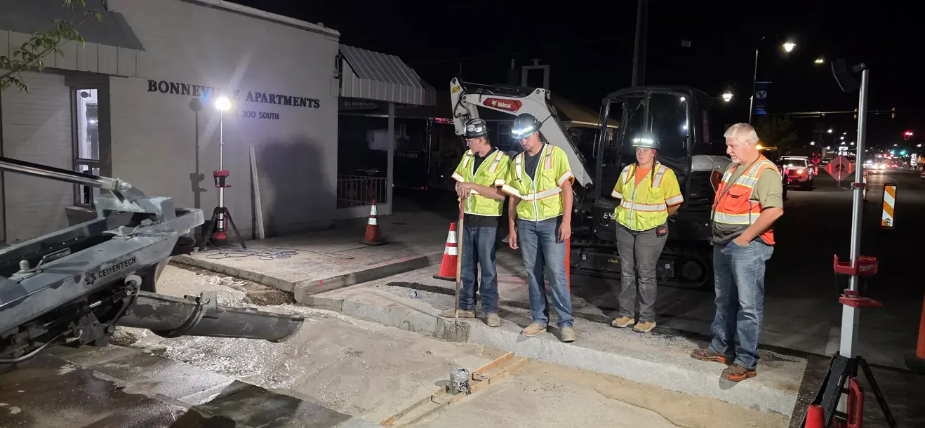 Crew coordination at the open cut before the next phase.